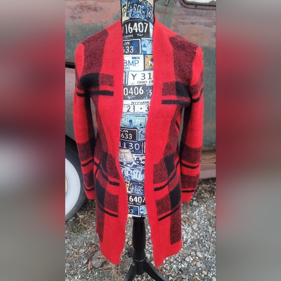 Old Navy Sweaters - Old Navy Red and Black Knit Cardigan